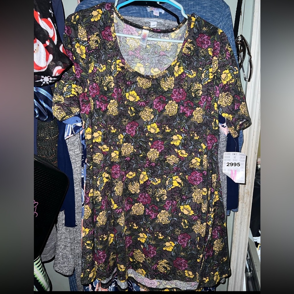 LuLaRoe perfect tee BNWT size med